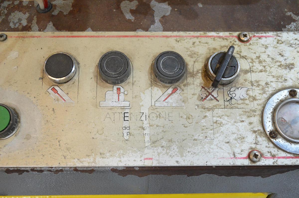 Usado Tronzadora frontal aluminio TRE C 3C modelo TA 450A