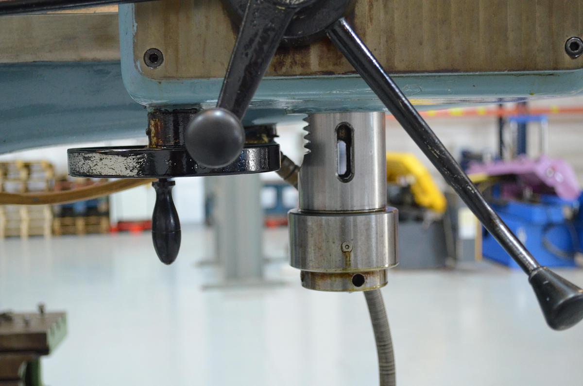 Usado Taladro radial TAGO M-900 broca 40mm