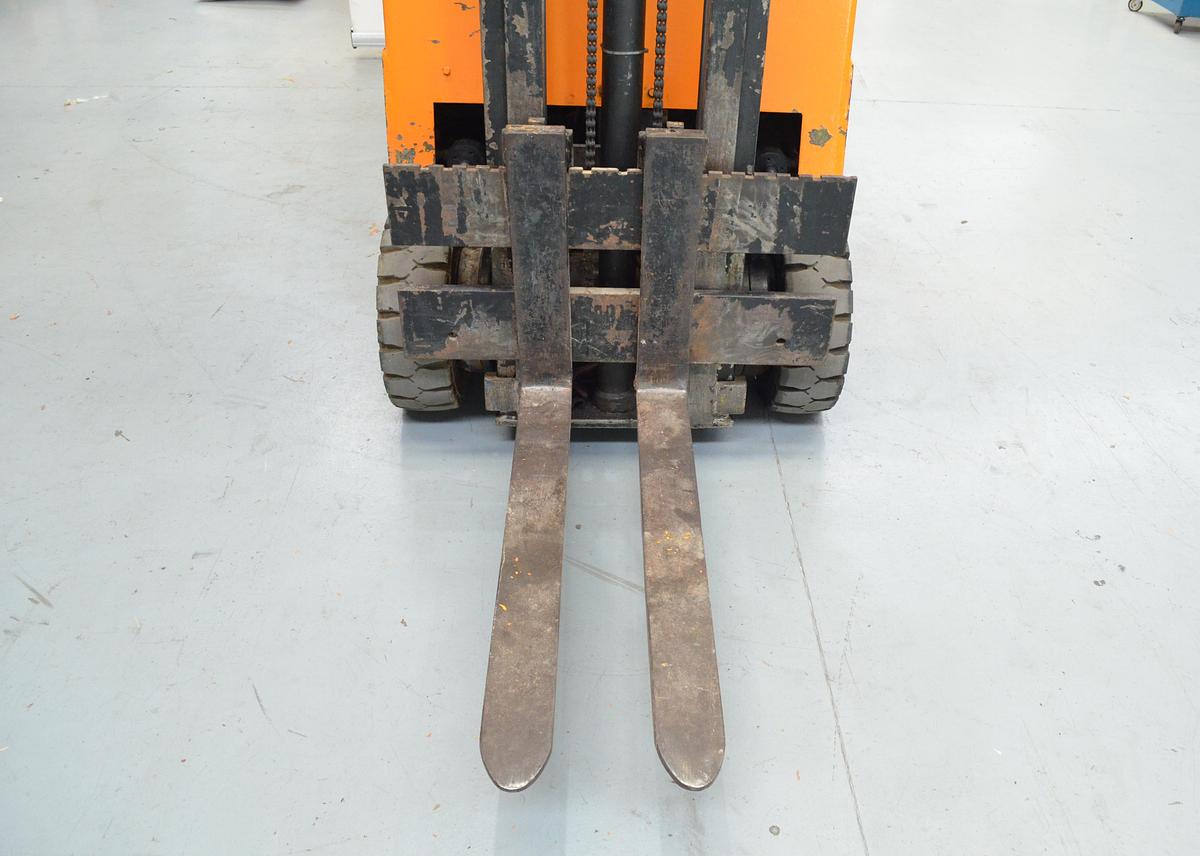 Usado Carretilla electrica FENWICK 1200kg JEP-105