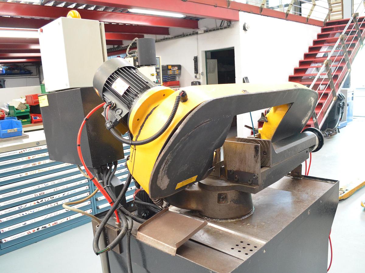 Usado Sierra cinta semi-automatica MG K 300 SA - 2006