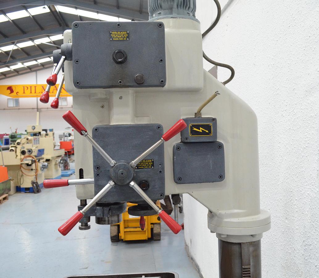 Usado Taladro columna Ibarmia 35-CA blanco