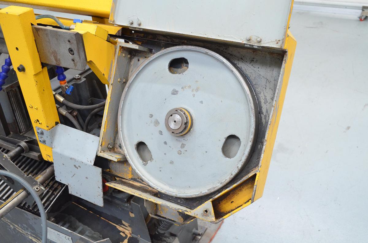 Usado Sierra cinta usada semi-automática MG BMSO 320L