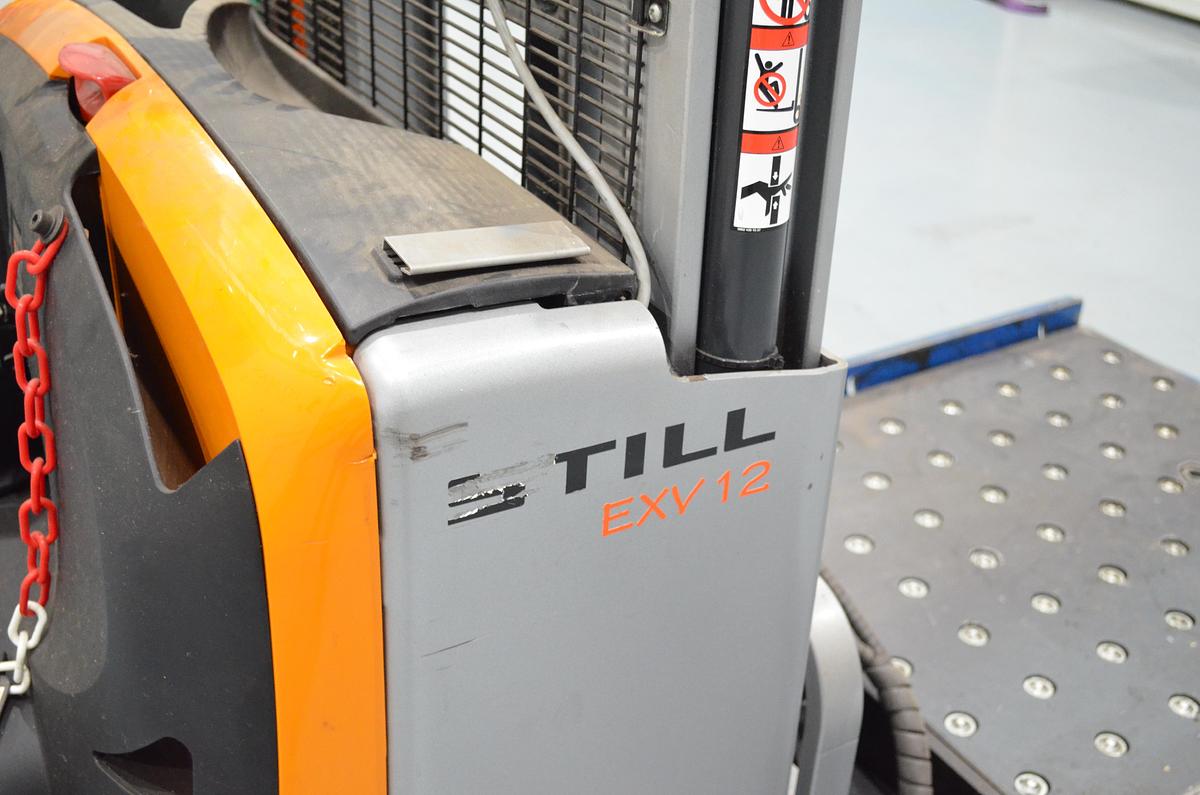 Usado Apilador Still EXV 12 con accesorio para matrices Comtec