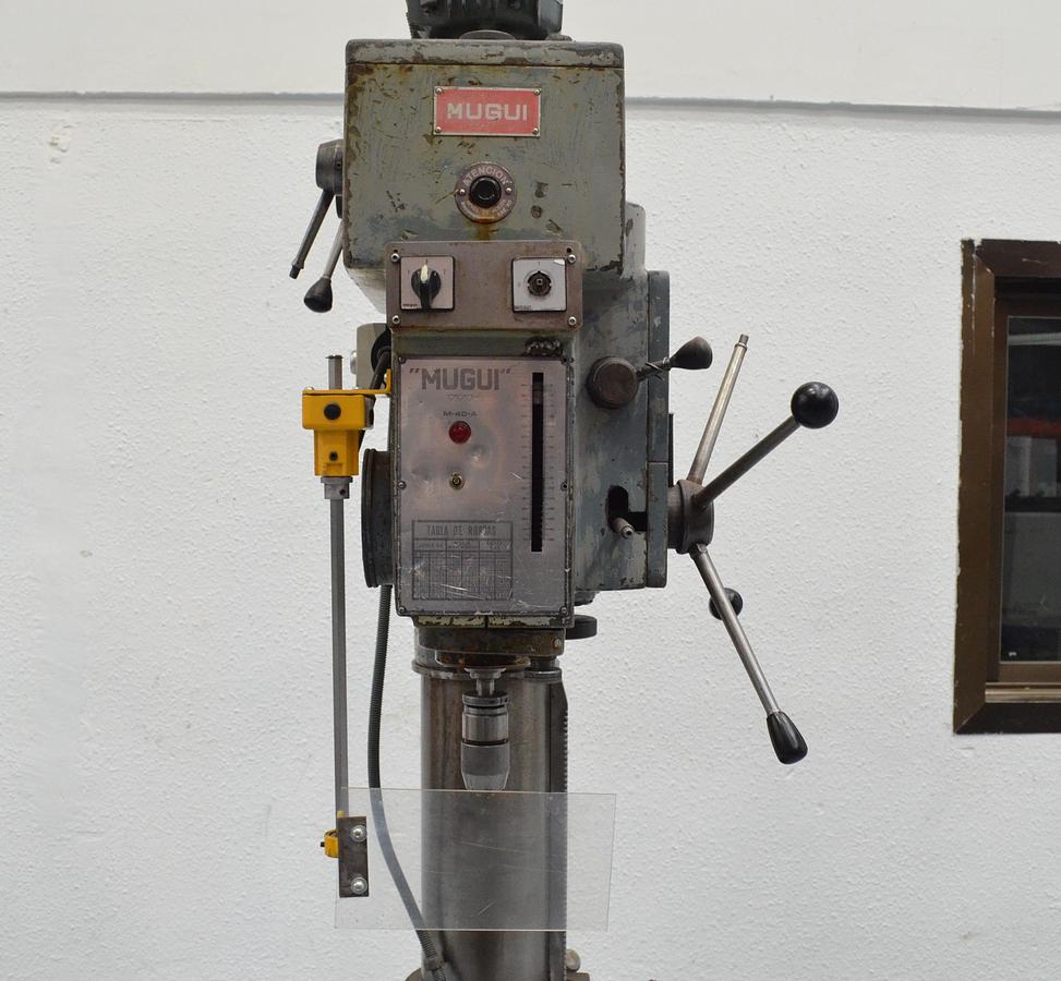 Usado Taladro columna engranajes MUGUI M-40-A