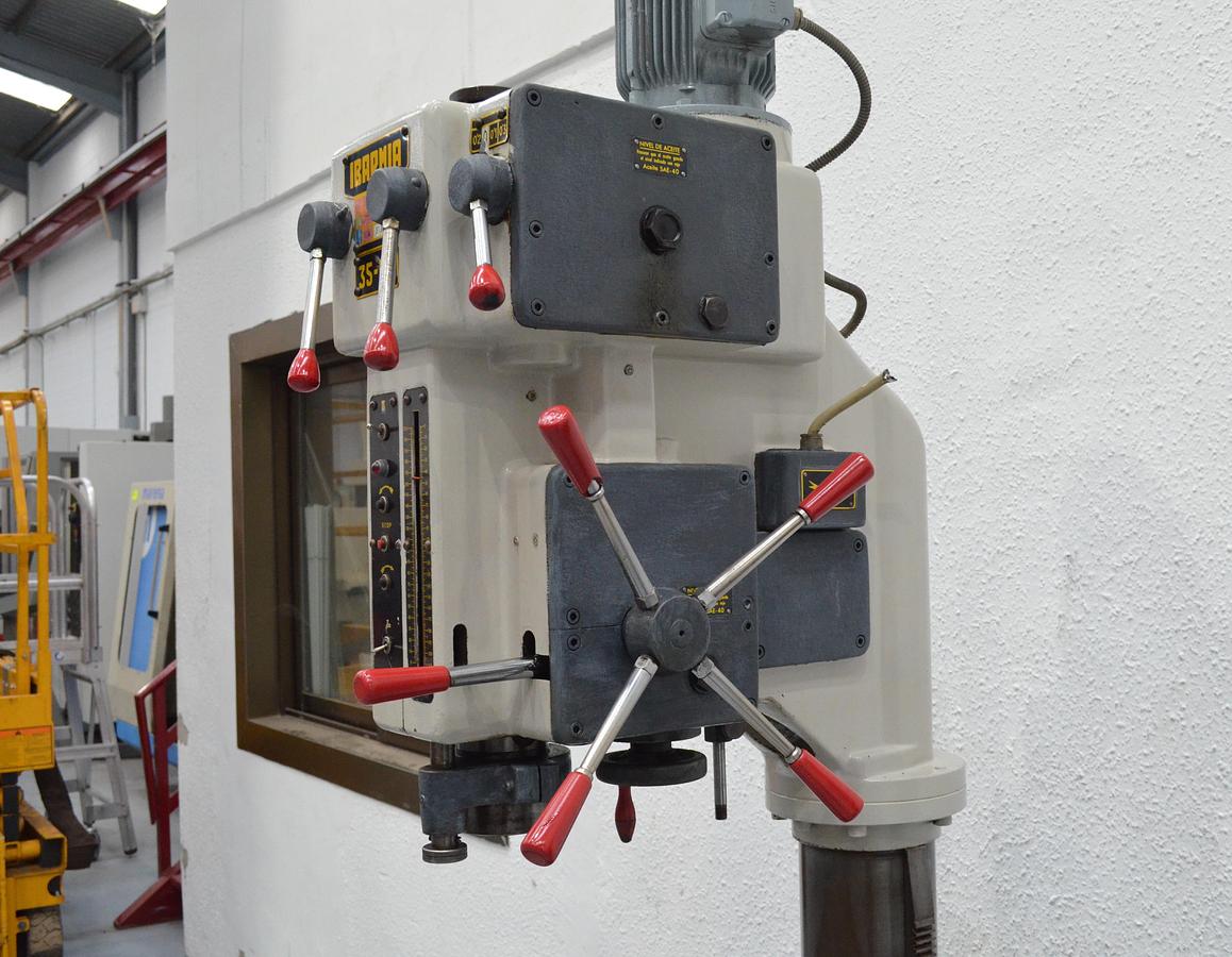 Usado Taladro columna Ibarmia 35-CA blanco