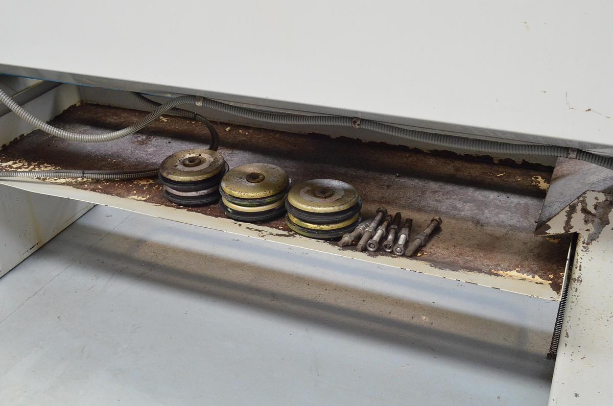 Usado Torno Pinacho S90-225 de 1650mm e.p. 98