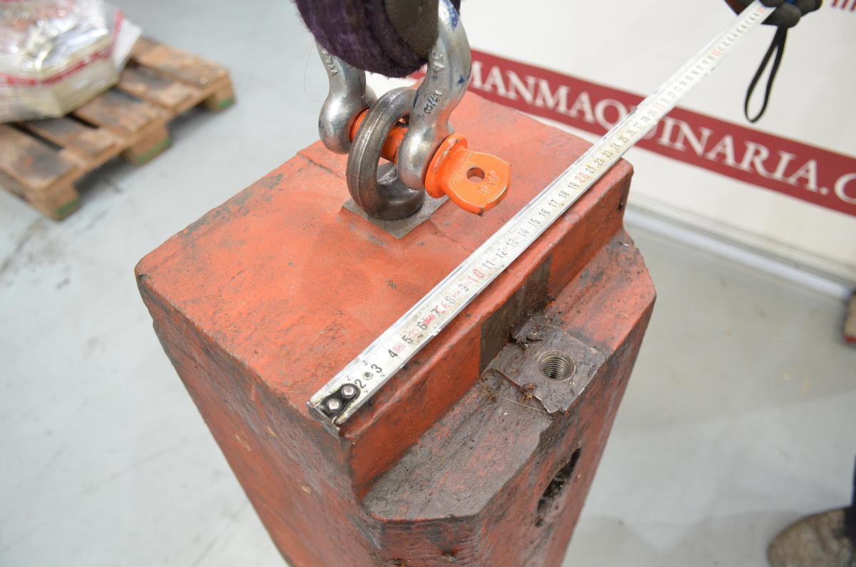 Usado Contrapeso 240x240x900mm  - 330kg