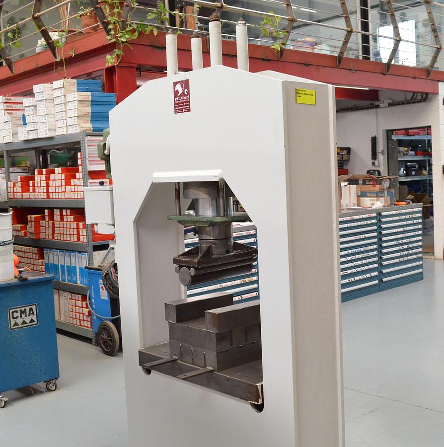 Usado Prensa hidraulica CAMP 100tn