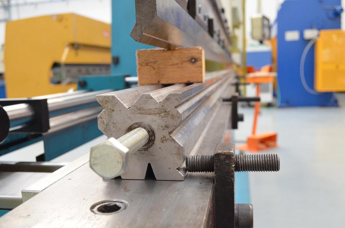 Usado Plegadora hidraulica Aciplex PHP-103-CN2 3240x100tn