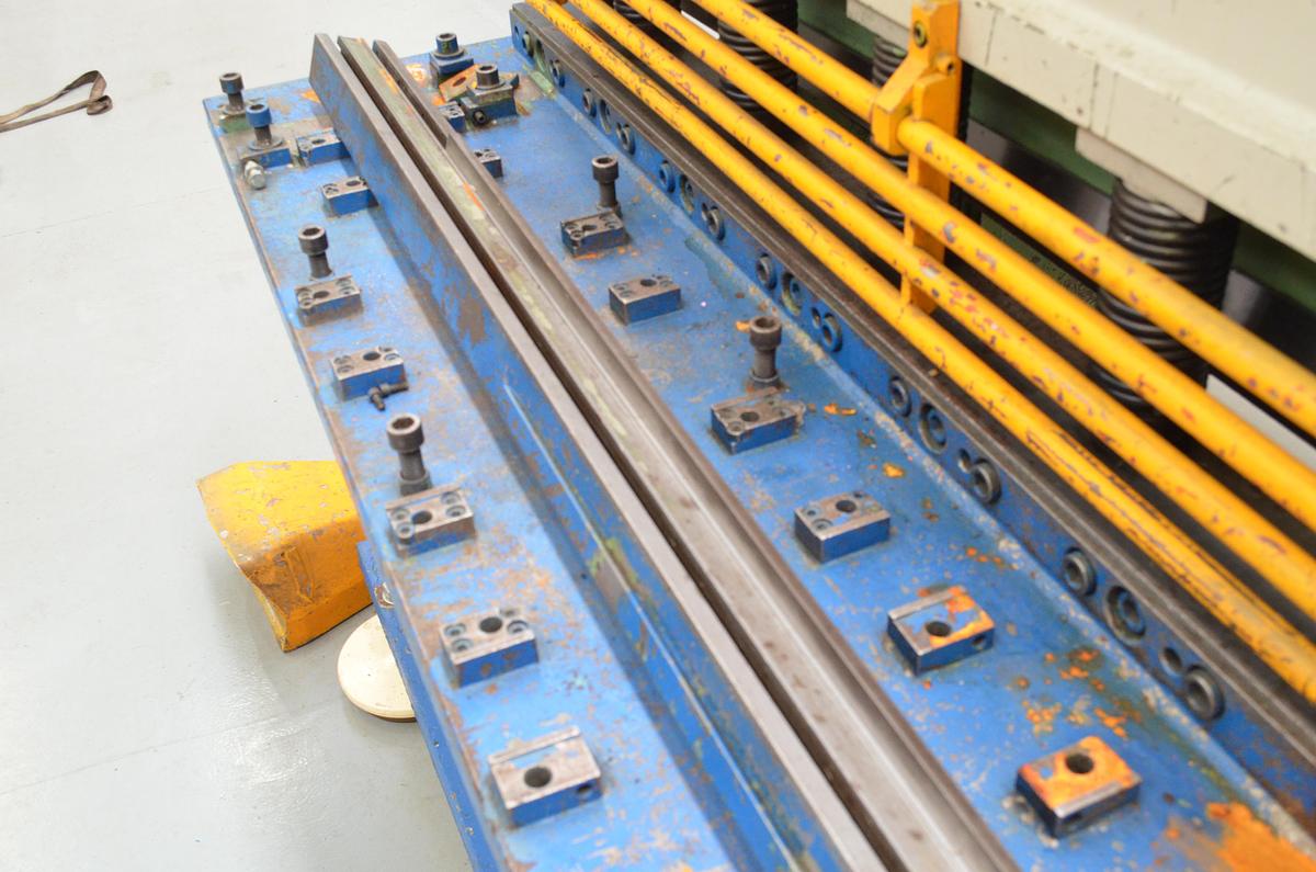 Usado Cizalla hidraulica pendular Ajial 3100x6mm