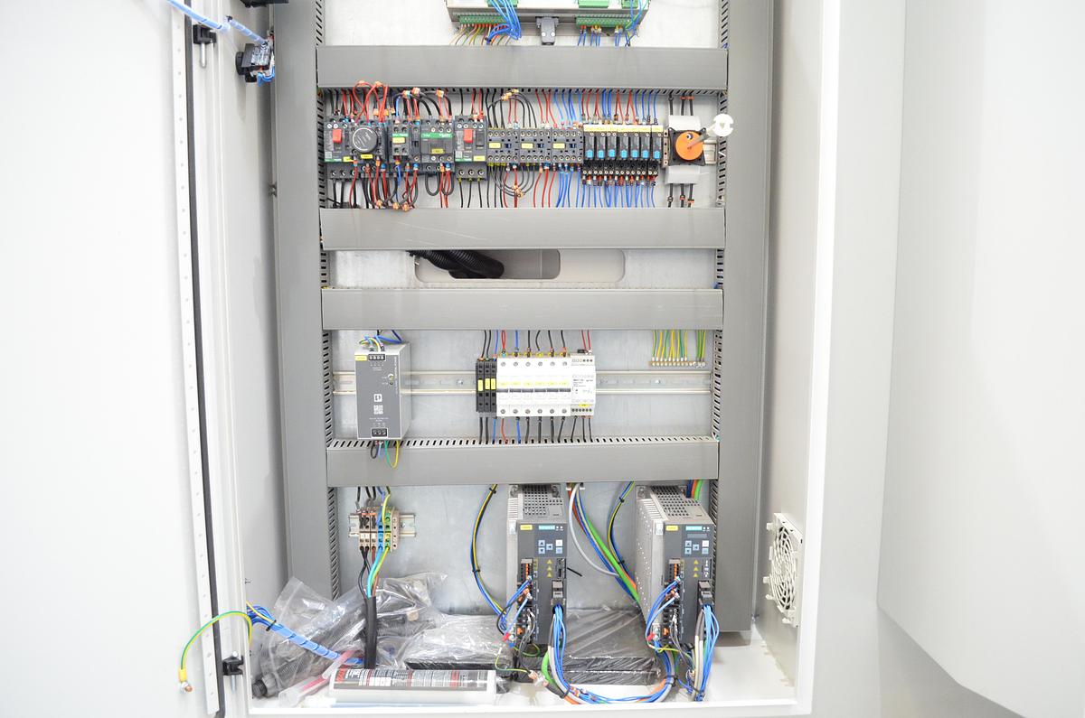 Plegadora Hidráulica MVD SERIE B - 3.100x135Tn