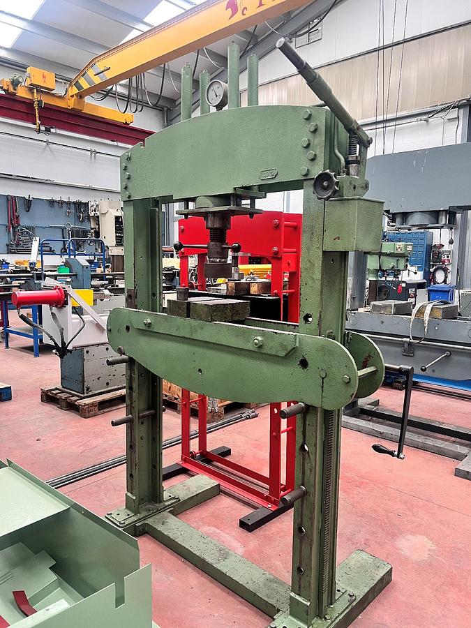 Usado Prensa hidraulica manual CAMP 60tn