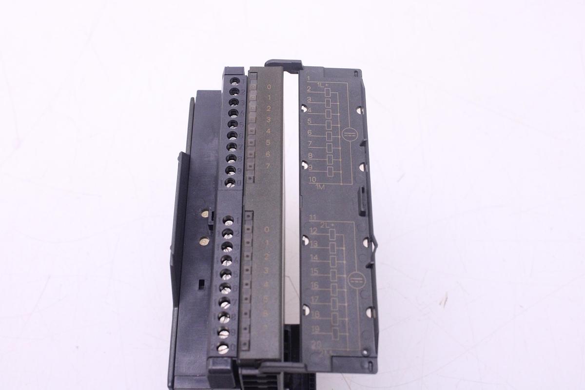 Usado Módulo de salida digital SIEMENS 6ES7322-1BH01-0AA0