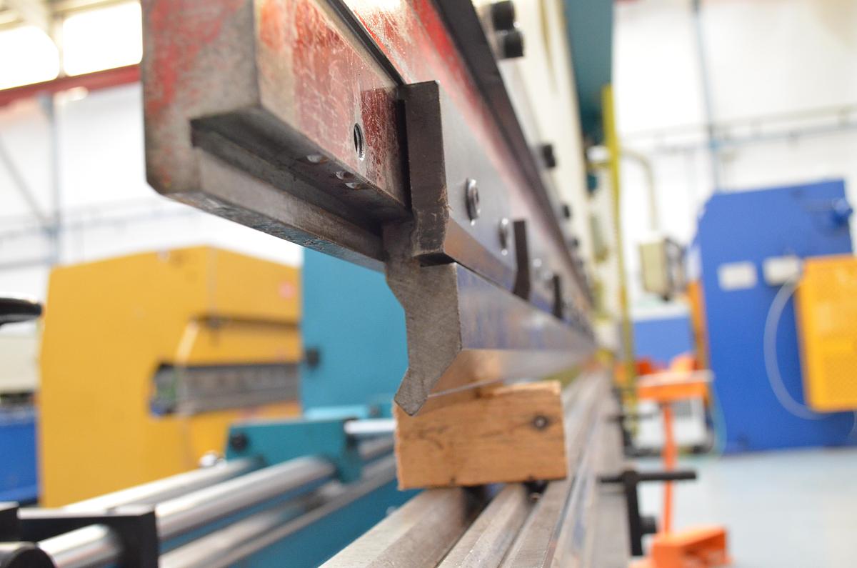 Usado Plegadora hidraulica Aciplex PHP-103-CN2 3240x100tn