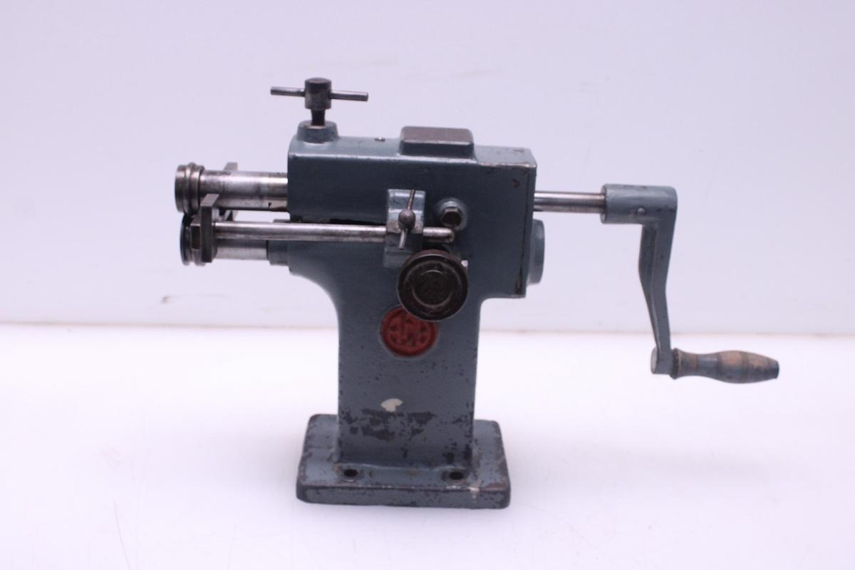 Usado Bordonadora Manual AFA - 1.2 mm