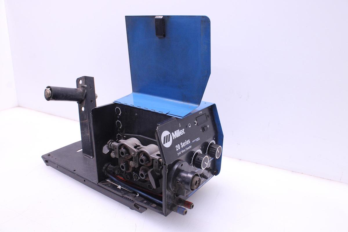 Usado Devanadera / Alimentador Miller I-24 A Wire Feeder