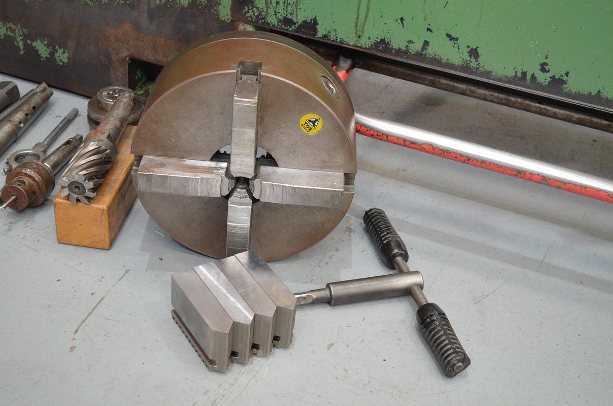 Usado Torno Pinacho L1-225  1650mm e.p. verde