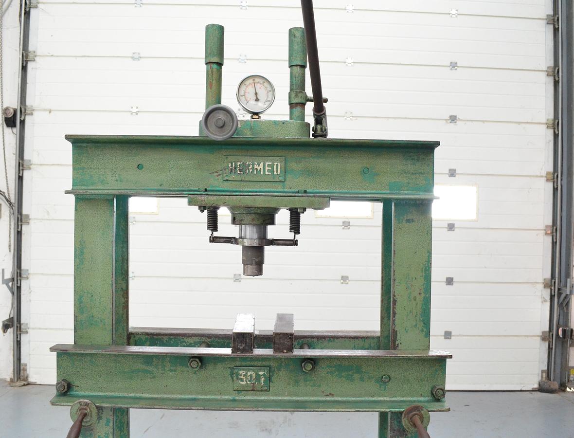 Usado Prensa manual Hermed 30tn