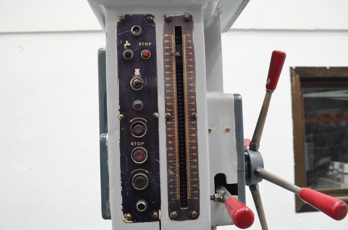 Usado Taladro columna Ibarmia 50-CA gris