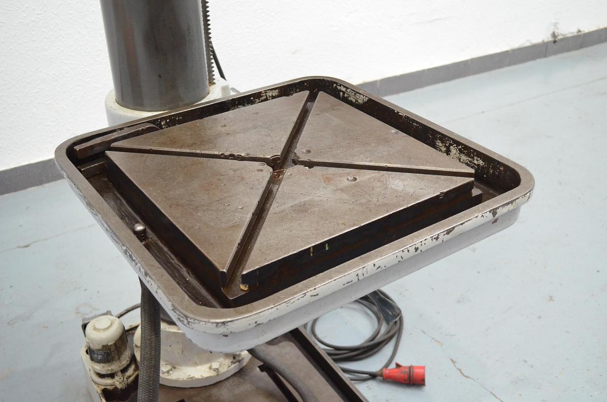 Usado Taladro columna Ibarmia 50-CA gris