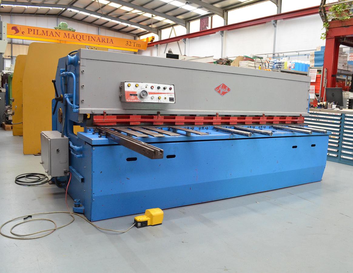 Usado Cizalla hidraulica corte pendular Ajial CB-630 3000x6