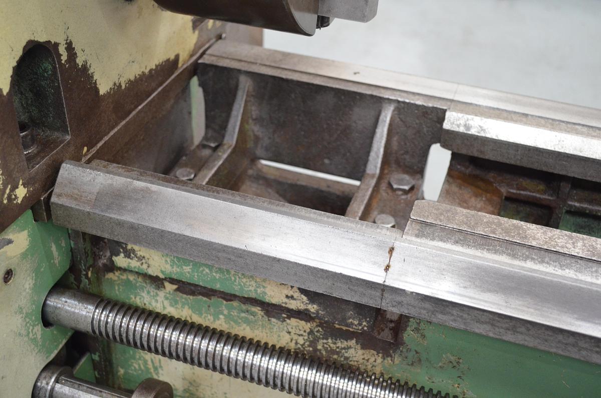 Usado Torno Pinacho L1-225  1650mm e.p. verde