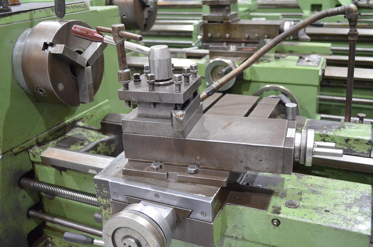 Usado Torno cumbre 60 1500mm e.p