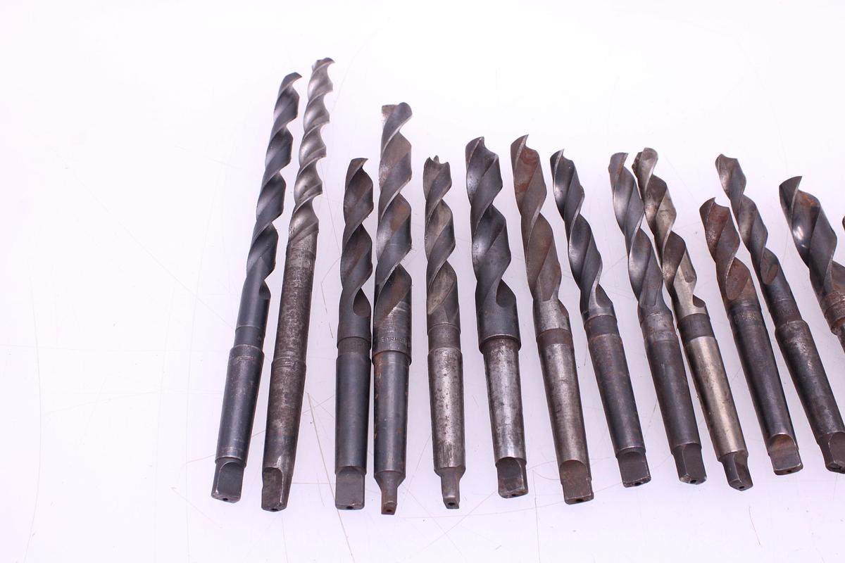 Usado Lote Brocas Mango Cónico 14,75 a 23 mm MT2 - 18 Unidades