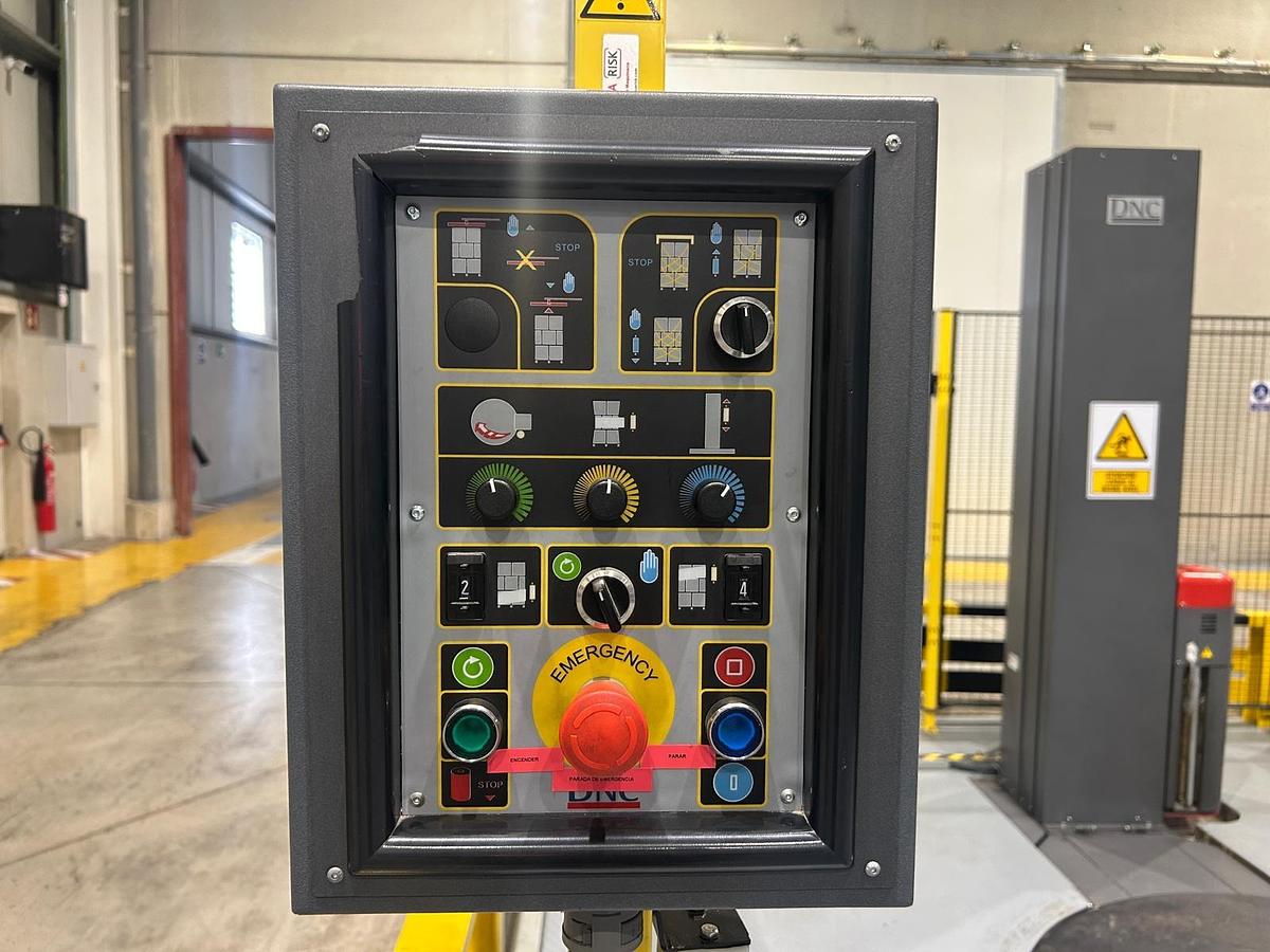 Usado Enfardadora pallets DNC Packaging modelo FENIX PLC