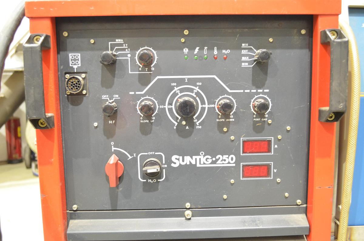 Usado Soldadora tig Suntig 250 con alimentación de hilo