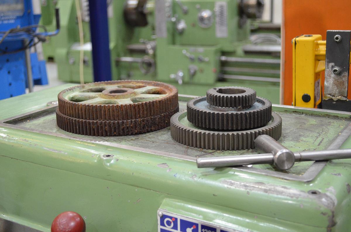 Usado Torno AP E-2 de 2.200mm e.p. con CE