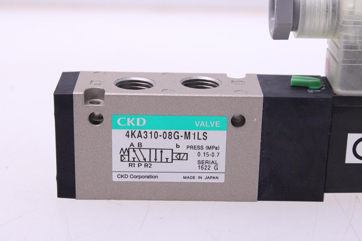 Usado Electroválvula CKD 4KA310-08G-M1LS-AC220V-ST