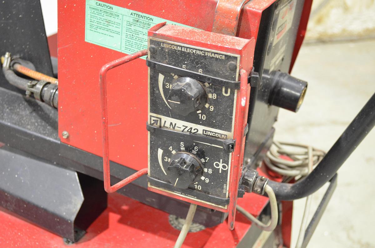Usado Maquina soldar MIG Lincoln Idealarc CV400-I con devanadera LN 742