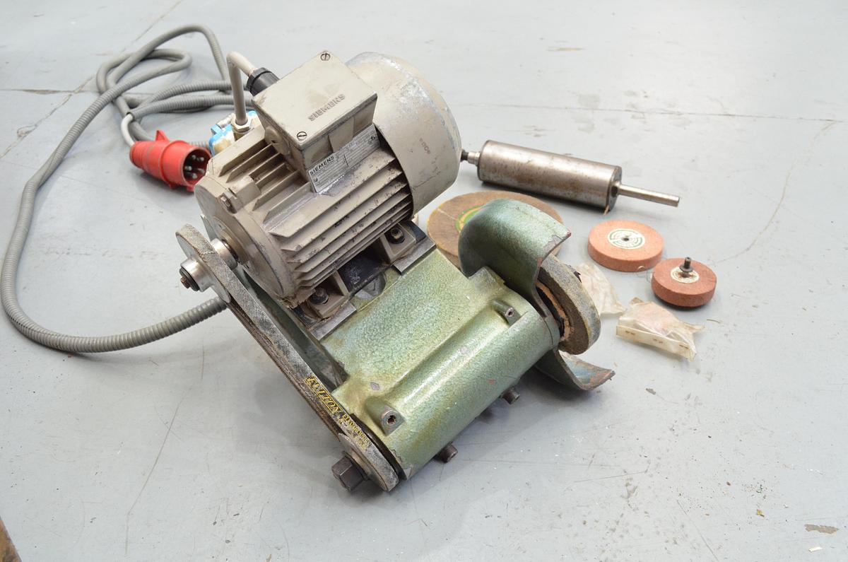 Usado Rectificadora muela sobre torno INTZA