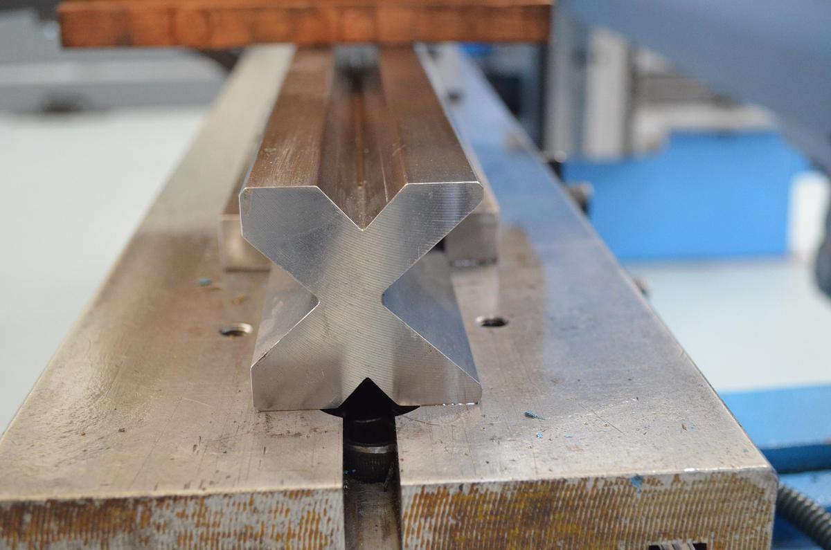 Usado Plegadora Ajial 3100x125tn cnc Cybelec 2023