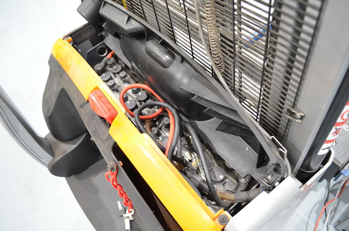 Usado Apilador Still EXV 12 con accesorio para matrices Comtec