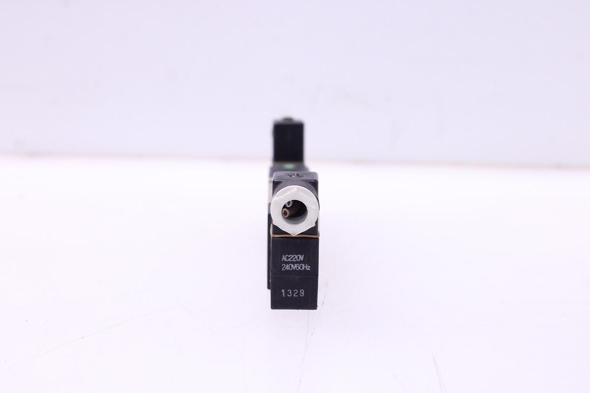 Usado Electroválvula CKD 4KA250-06G-B AC220V