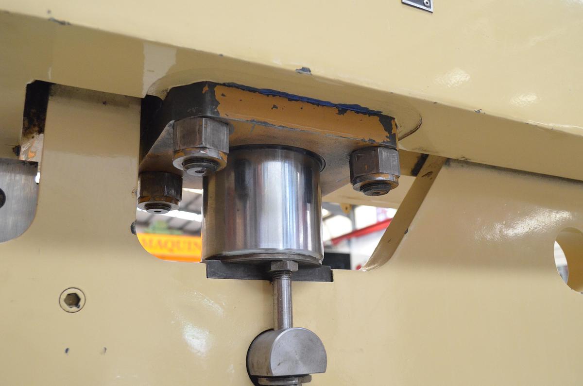 Usado Plegadora hidraulica Ajial Colly 2000x50tn