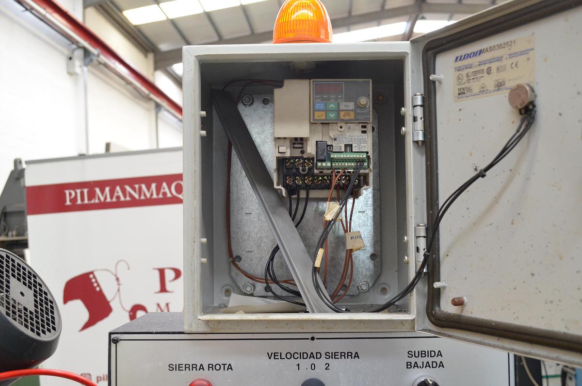 Usado Sierra cinta semi-automatica MG K 300 SA - 2006