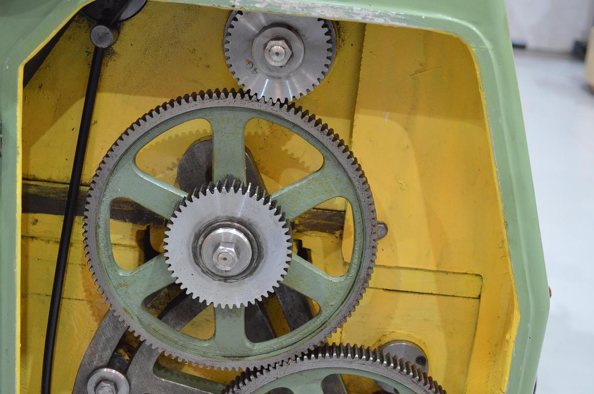 Usado Torno AP E-2 de 2.200mm e.p. con CE