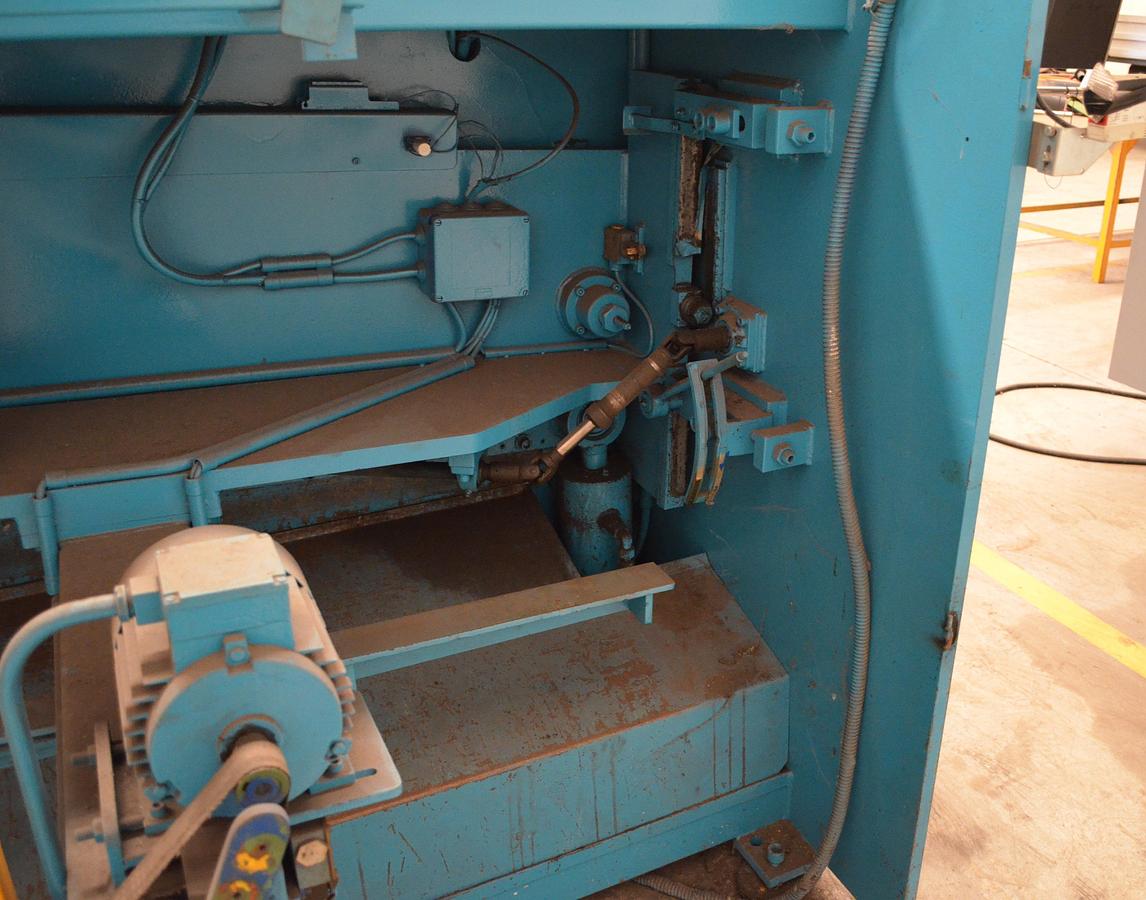 Usado Cizalla Haco corte vertical TS-3006