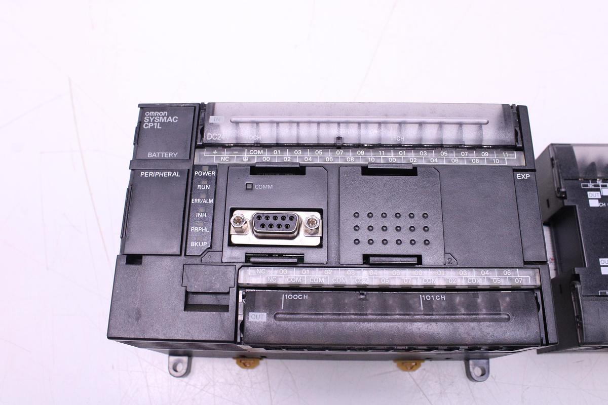 Usado Controlador OMRON CP1L-M40DT-D + Modulo de Salida