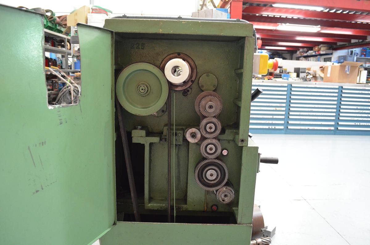 Usado Torno Pinacho L1-225  1650mm e.p. verde