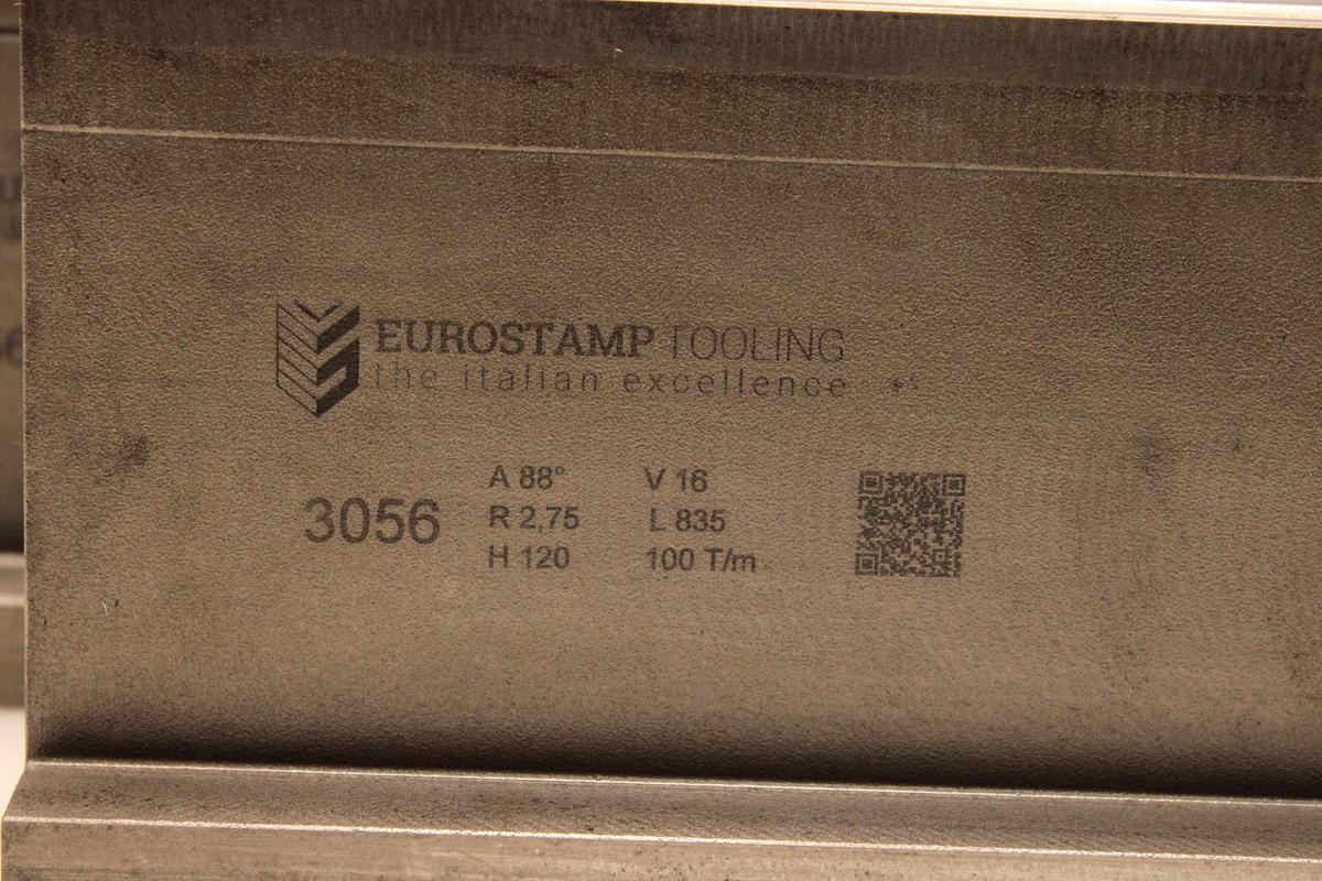 Usado Juego Matrices EUROSTAMP 3056 88º V16 - 835 mm