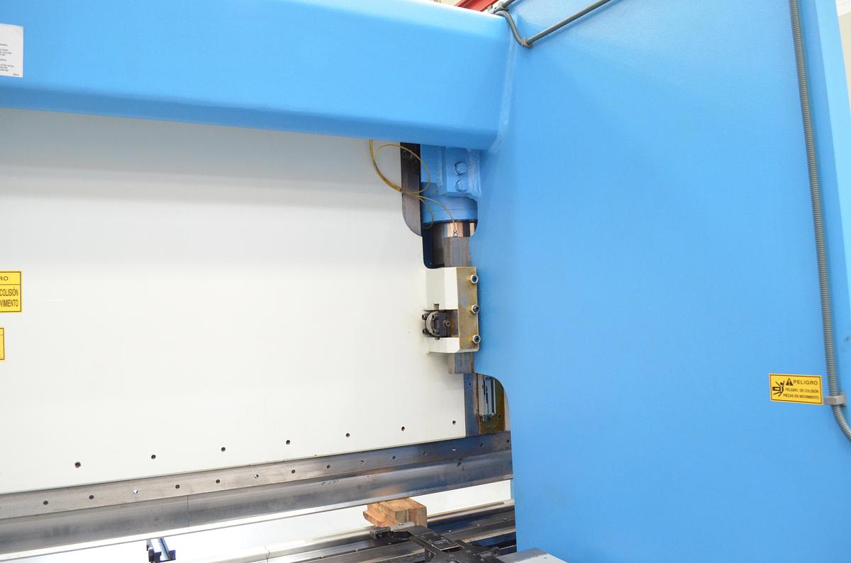 Usado Plegadora Ajial 3100x125tn cnc Cybelec 2023