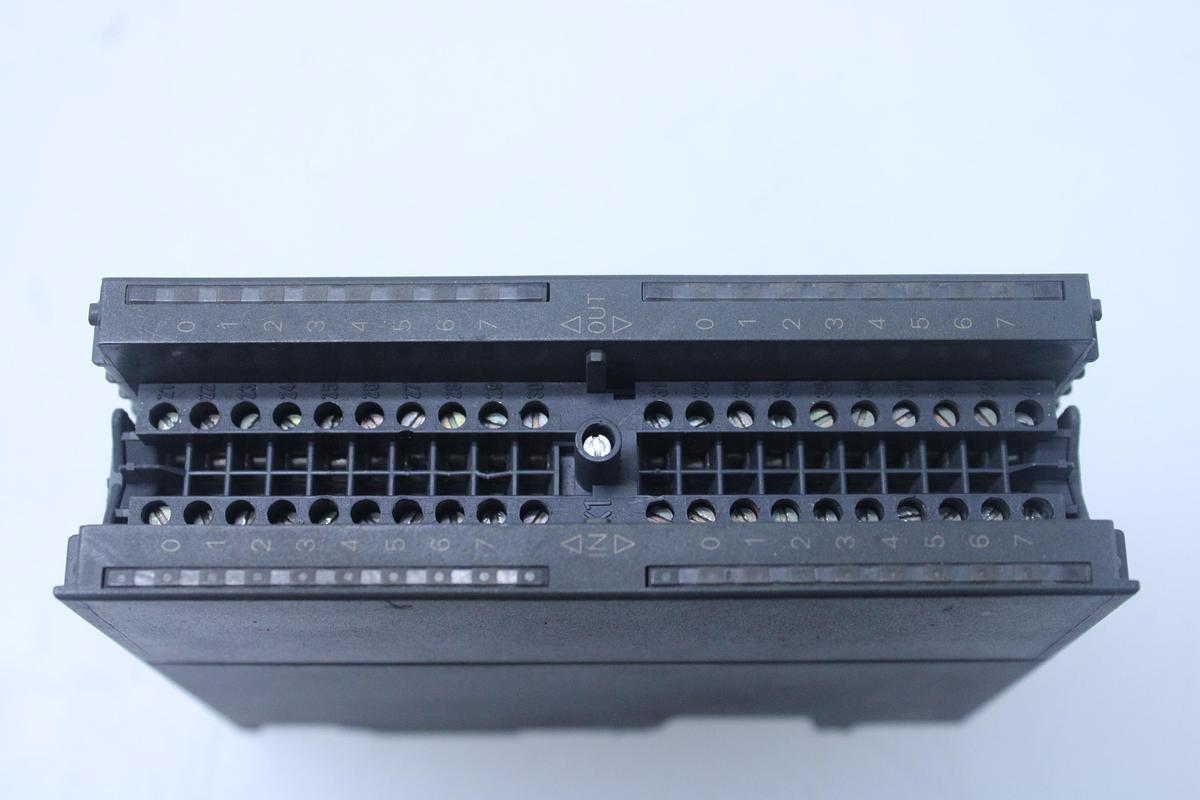 Usado Módulo E/S Digital Siemens 6ES7323-1BL00-0AA0