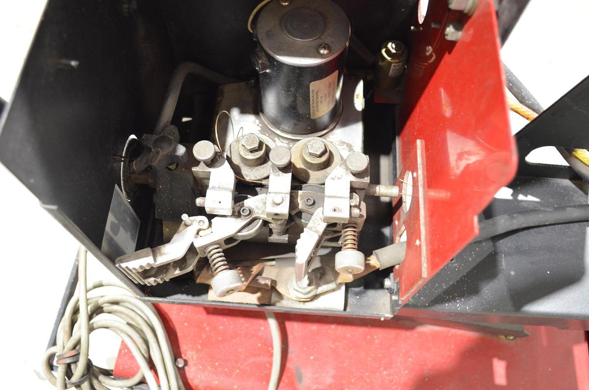 Usado Maquina soldar MIG Lincoln Idealarc CV400-I con devanadera LN 742