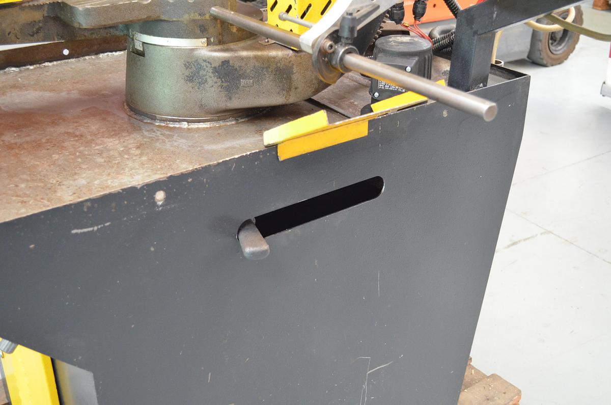 Usado Sierra cinta semi-automatica MG K 300 SA - 2006