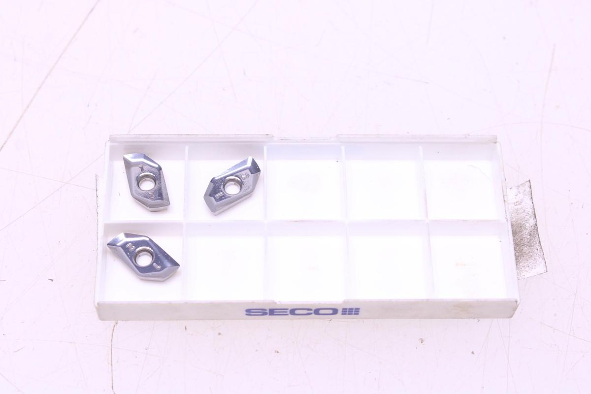 Usado Fresas Cono ISO40 SECO R217.97-1640RE-X12.3A, R217.97-2525.0-X12.2A, R217.97-1225RE-X12.2A + Widias XPKX12T308PDER