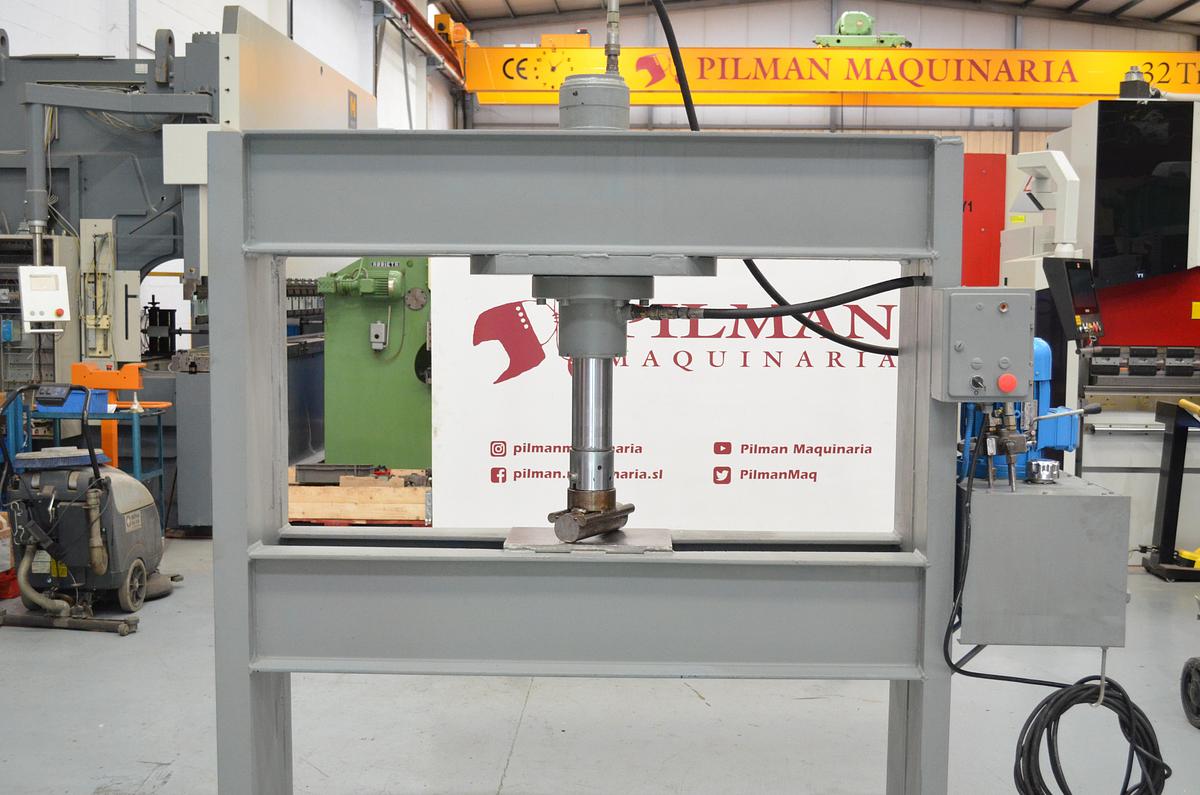 Usado Prensa casera 60tn luz 1560mm